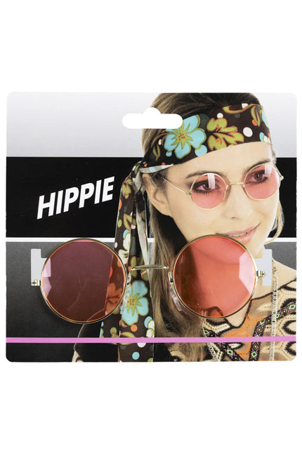 Hippiebril goud met roze ronde glazen op kaart, gedragen met gebloemde haarband voor een hippiefeest