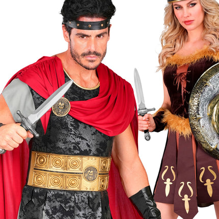 Historische dolk gedragen bij Romeins krijgerkostuum en vikingoutfit