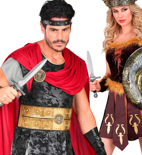 Historische dolk gedragen bij Romeins krijgerkostuum en vikingoutfit