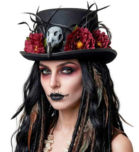 Hoge hoed voodoo op dames voodoolook met zwarte dreadlocks en donkere make-up