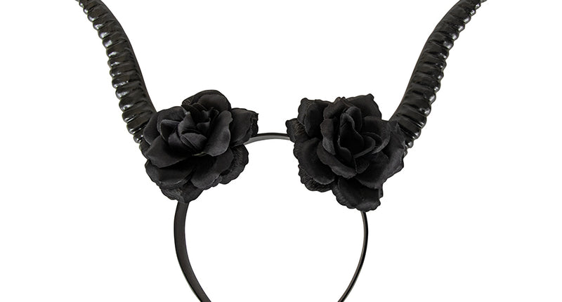 Hoofdband met hoorns zwart met twee lange geribbelde hoorns en zwarte stoffen rozen op een smalle beugel