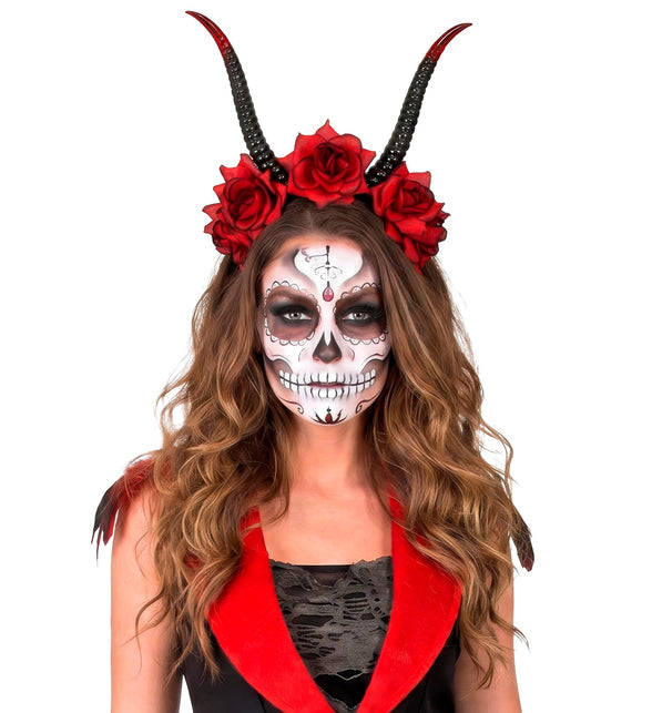 Hoorns met rode rozen bij sugarskull-schmink, vijf rode rozen over de haarband