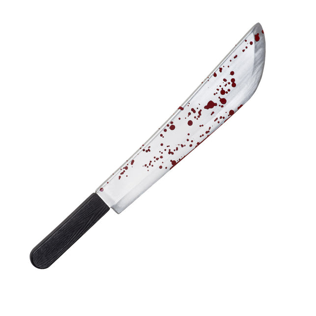 Horror machete met zilverkleurig gebogen lemmet, donkerrode spatten en zwarte gegroefde greep