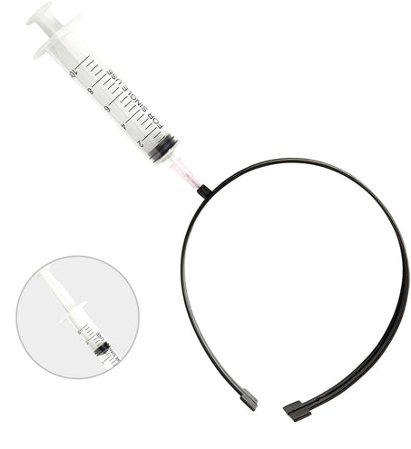 Injectienaald door hoofd: zwarte metalen haarband met doorzichtige nepspuit met maatstreepjes