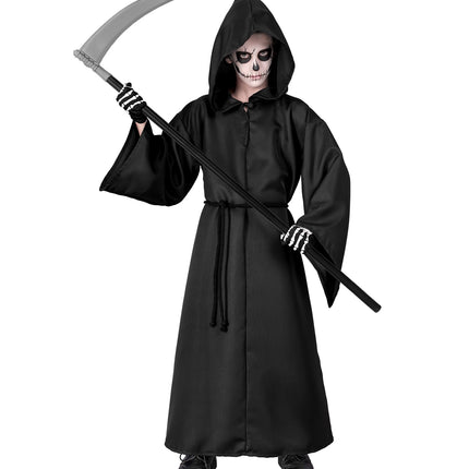 Inklapbare zeis in kinderhand bij zwart gewaad met capuchon, Halloween