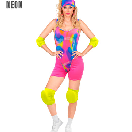 Jaren 80 rollerbladerkostuum dames met regenboog bodysuit, roze shorts en neongele kniebeschermers
