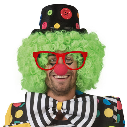 Jumbo bril met waterspuit rood gedragen bij groene clownspruik en rode neus op carnaval