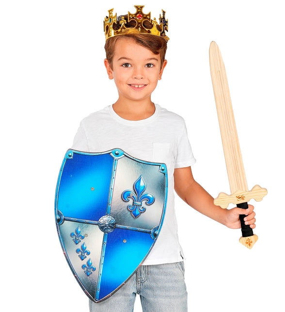 Kind met gouden kroon en houten ridderzwaard met lichte houtnerf