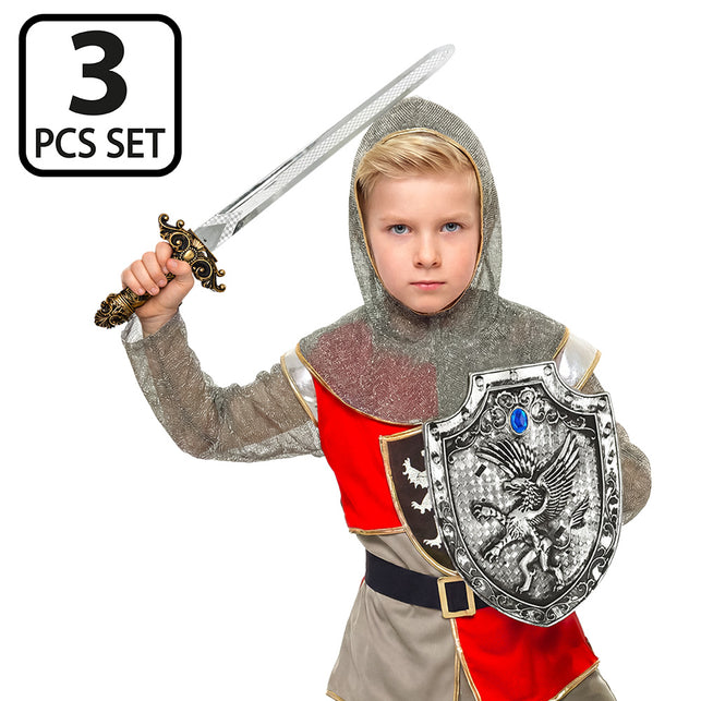 Kind met ridderset: zwaard geheven en zilveren schild met blauwe steen voor het kinderfeestje