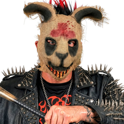 Konijnenmasker jutelook gedragen bij een punk-horrorlook met spikes en gekleurde haren