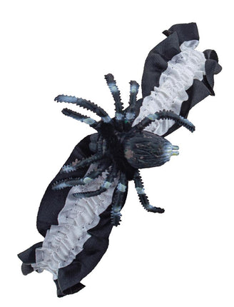 Kousenband met spin, zwarte geplooide band met witte ruche en grote nepspin voor Halloween