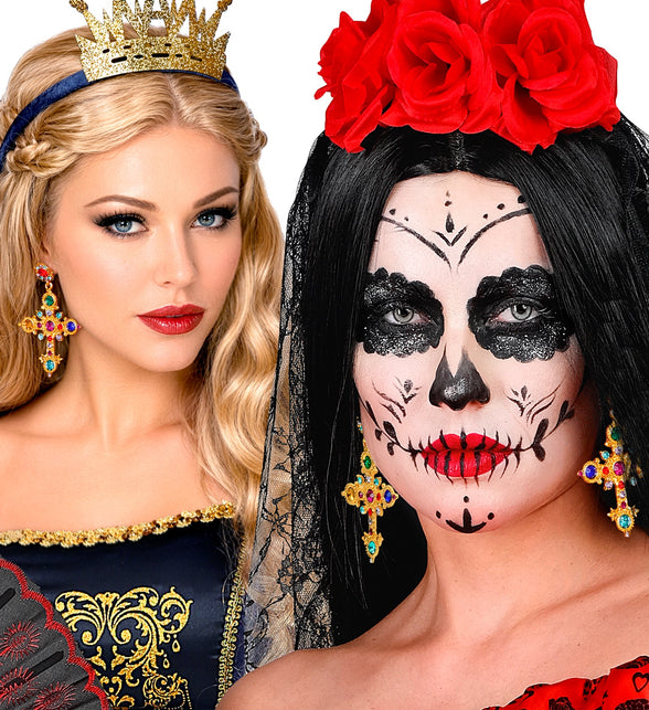 Kruisoorbellen goud bij een koninginnenlook en een suikerschedel schmink voor Halloween