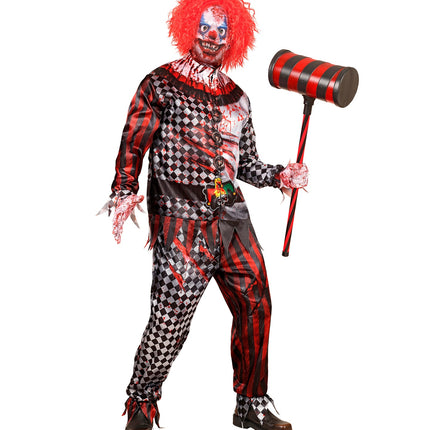 Kwaadaardige clown kostuum Mila gedragen door heer, zwart-witte ruiten met rode strepen