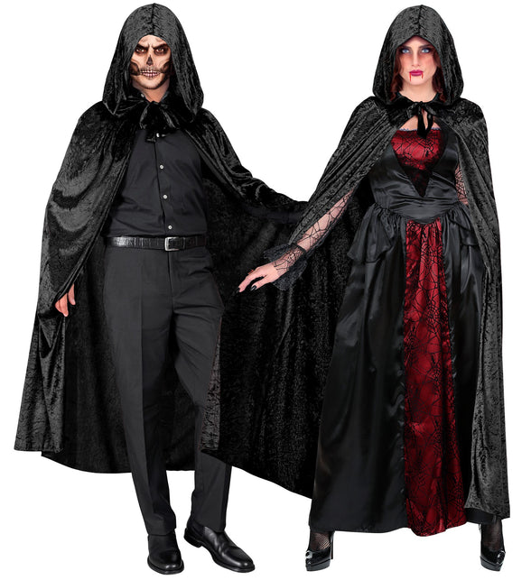 Lange zwarte fluwelen cape met capuchon, gecombineerd met horrorschmink op een griezelfeest