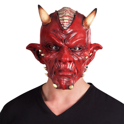 Latex hoofdmasker duivel deluxe in dieprood met drie horens, puntoren en benige stekels, voor Halloween