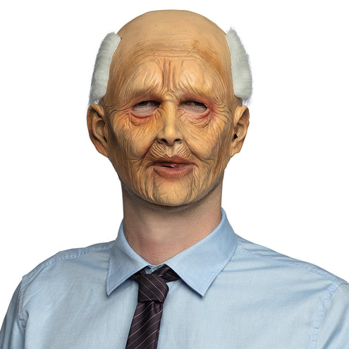 Latex hoofdmasker oude man op model met net hemd en stropdas, kale schedel en wit haar