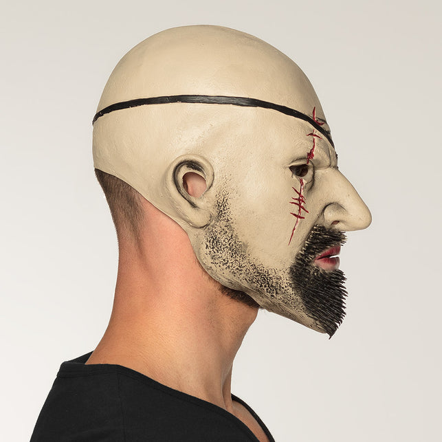 Latex hoofdmasker piraat van opzij met stoppelbaard, litteken op de wang en zwart bandje