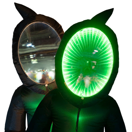 LED-gezicht van het opblaasbare spook uit en aan, helder groen verlicht rond paneel