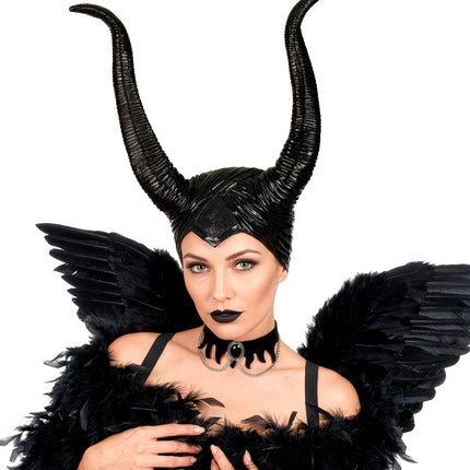 Malefica hoofddeksel bij een zwarte gevallen-feelook met donkere make-up