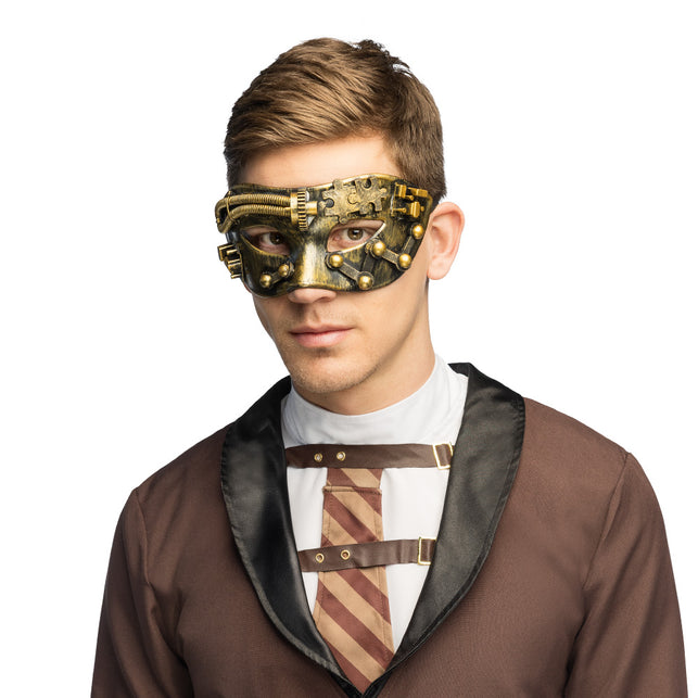 Man met bronzen steampunkmasker en bruin kostuum met gestreepte stropdas op themafeest
