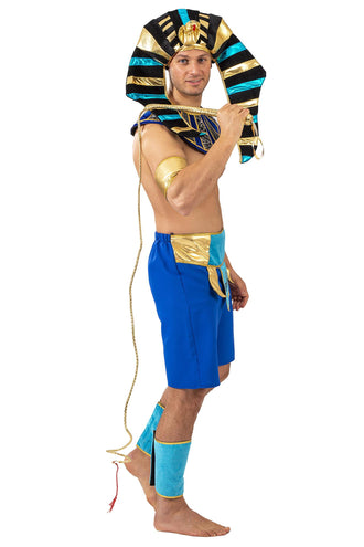 Maya koning kostuum gedragen door model: blauwe korte broek met gouden band en turquoise beenstukken