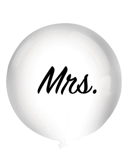 Mega ballon Mrs. wit van latex met zwarte Mrs.-opdruk in sierschrift, opgeblazen tot 92 cm voor een bruiloft