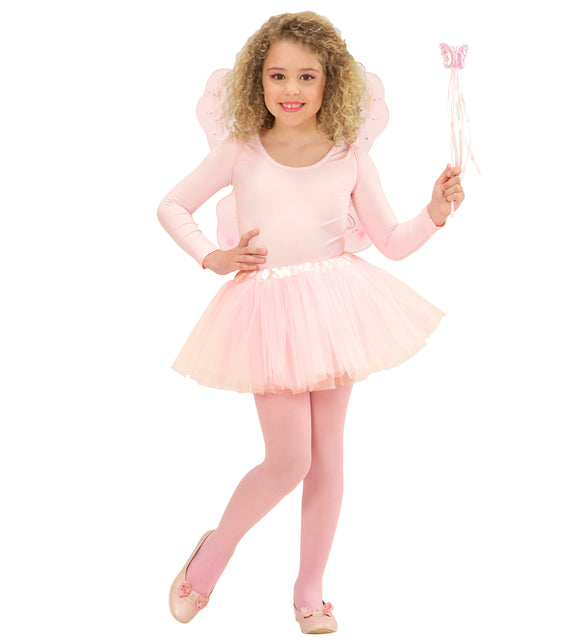 Meisje draagt fee verkleedset met roze tutu en toverstaf tijdens een kinderfeestje