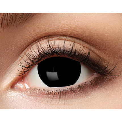 Mini sclera Eclipse zwarte lens van dichtbij, die iris en een deel van het oogwit egaal donker kleurt