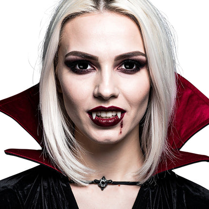 Mini sclera Night contactlenzen zwart in beide ogen gedragen, holle blik voor Halloween