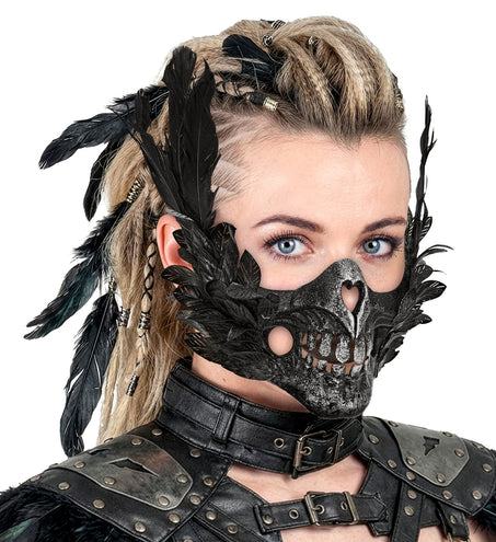 Mondmasker schedel met veren op dames model, zilvergrijs reliëf van kaak en tanden