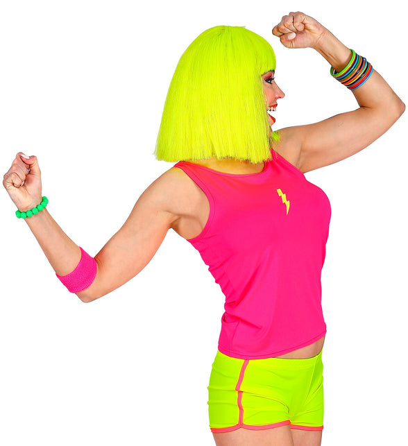 Neon roze hemdje van achter, fluorroze top met smalle schouderbanden en ronde hals