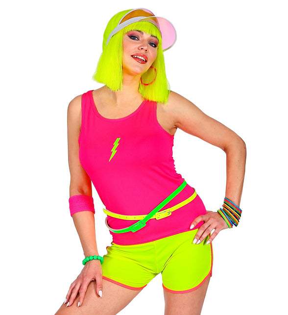 Neon roze hemdje gedragen over de taille, fluorroze damestop op een neon party