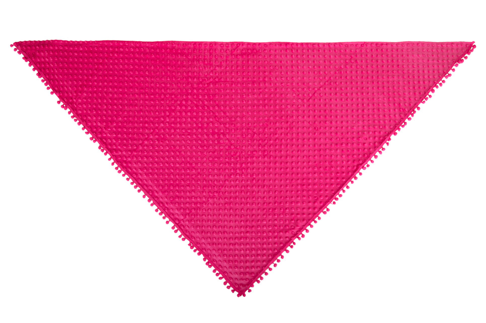 Neonroze driehoek sjaal uitgespreid met pompons langs beide schuine zijden