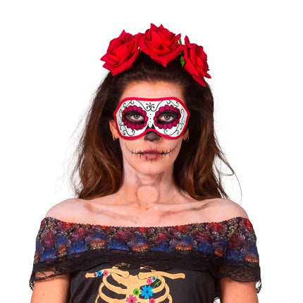 Oogmasker dia de los muertos gedragen door dame met sugar skull-schmink voor Halloween
