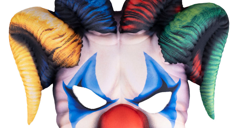 Oogmasker nar met vier gekleurde ramshoorns, rode neus en blauwe clownsprint rond de ogen