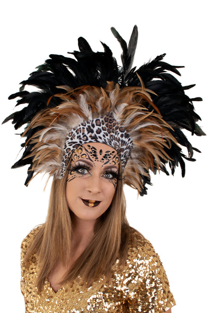 Panter hoofdtooi met zwarte, bruine en witte veren en luipaardprint band voor carnaval
