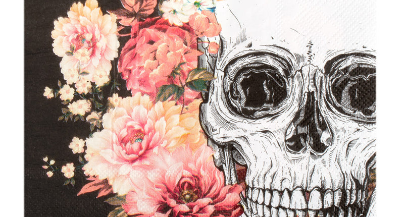 Papieren servet Day of the Dead met witte schedel naast roze en perzikkleurige bloemen op zwart