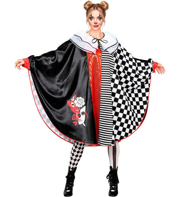 Pierrot poncho dames vooraanzicht met witte ruche kraag, zwart-wit ruitprint en maskerprint voor carnaval