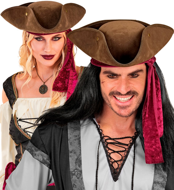 Piratenhoed bruin gedragen door dame en heer bij een piratenoutfit voor een themafeest