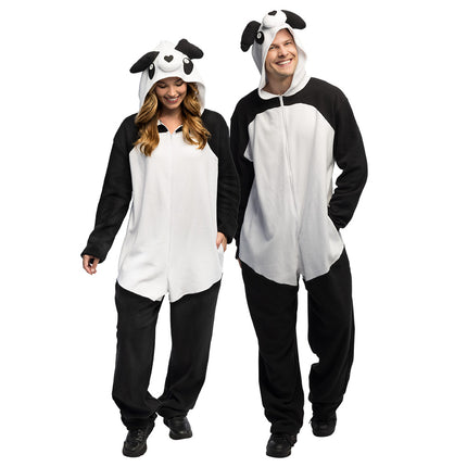 Pluche pandapak volwassenen wit zwart gedragen door een dame en een heer, met pandakap en oortjes voor carnaval