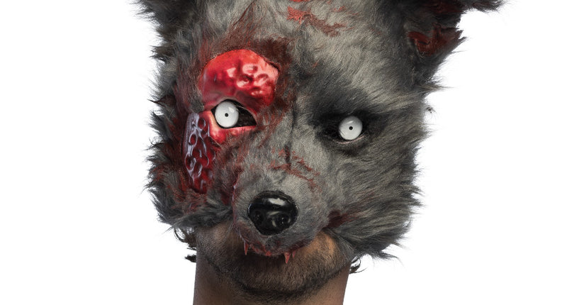 Pluchen halfmasker Bloederige weerwolf in grijs met bloedrode wond rond één oog, gedragen voor Halloween