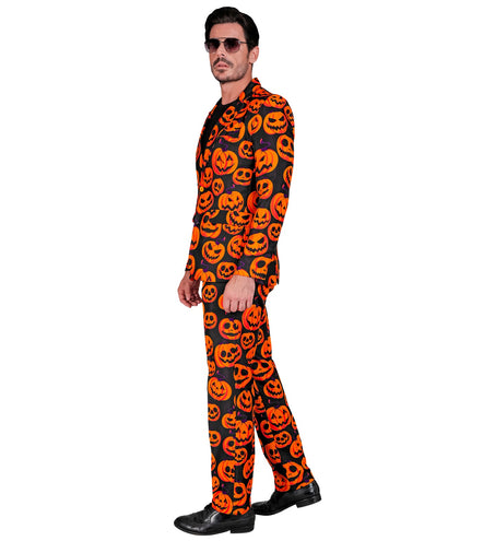 Pompoenkostuum heren zijkant: doorlopende pompoenprint over colbert en pantalon