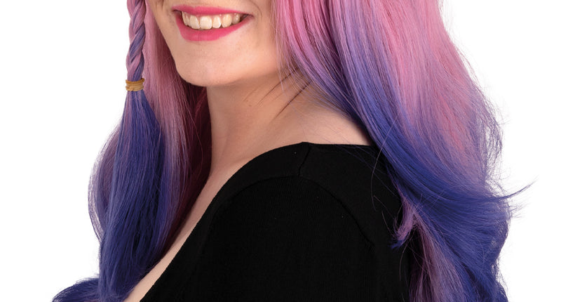 Pruik Rebecca lang met vlecht, roze haar met blauwpaarse golvende punten, voor een fantasiefeest