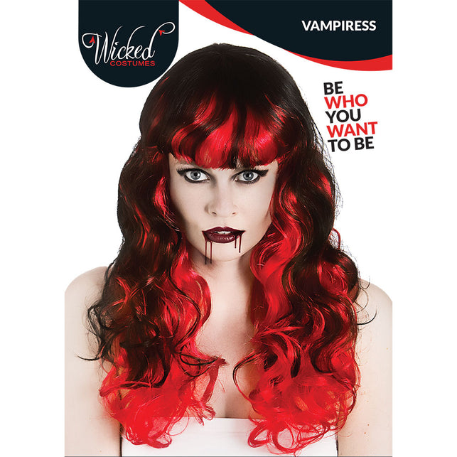 Pruik Vampira met krullen op verpakkingsbeeld, rode krullen die tot over de schouders vallen