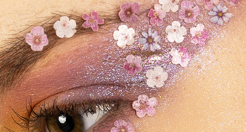 PXP pressed chunky flowers pink mix in roze en witte bloemetjes langs het oog voor een festivallook
