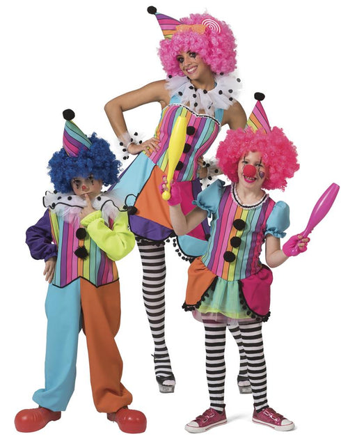 Regenboog clown jurkje Patty dames naast clownskostuums voor kinderen tijdens een circusfeest