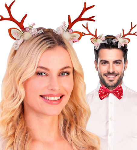 Rendier hoofddeksel gedragen door dame en heer tijdens een kerstborrel