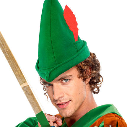 Robin hoed op het hoofd van een heer, groene punt met rechtopstaande rode veer