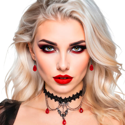 Rode druppeloorbellen en kanten choker met vleermuis voor dames op Halloween
