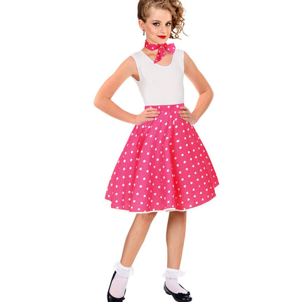 Roze stippenrok Holly op model met witte top en roze halsdoek in de nek geknoopt